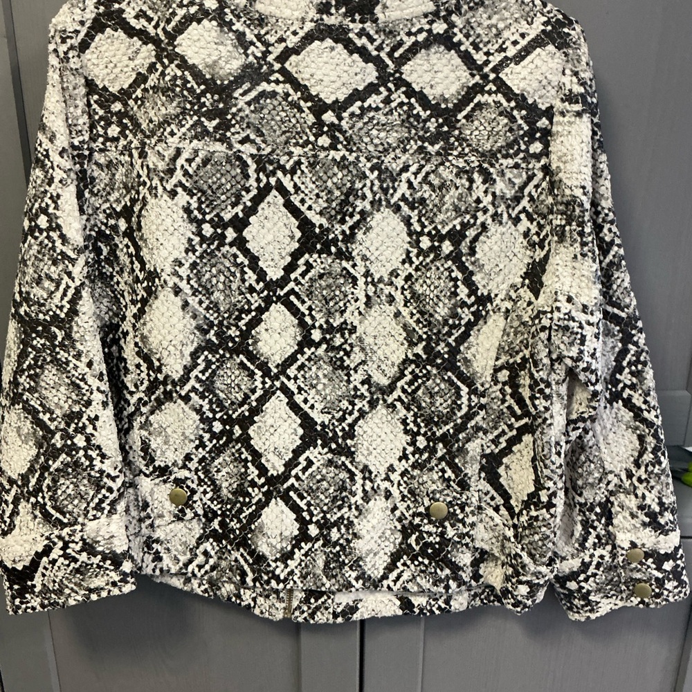 Ruby Rd. Monochrome Snake Print Teddy Jacket - Picture 3 of 3